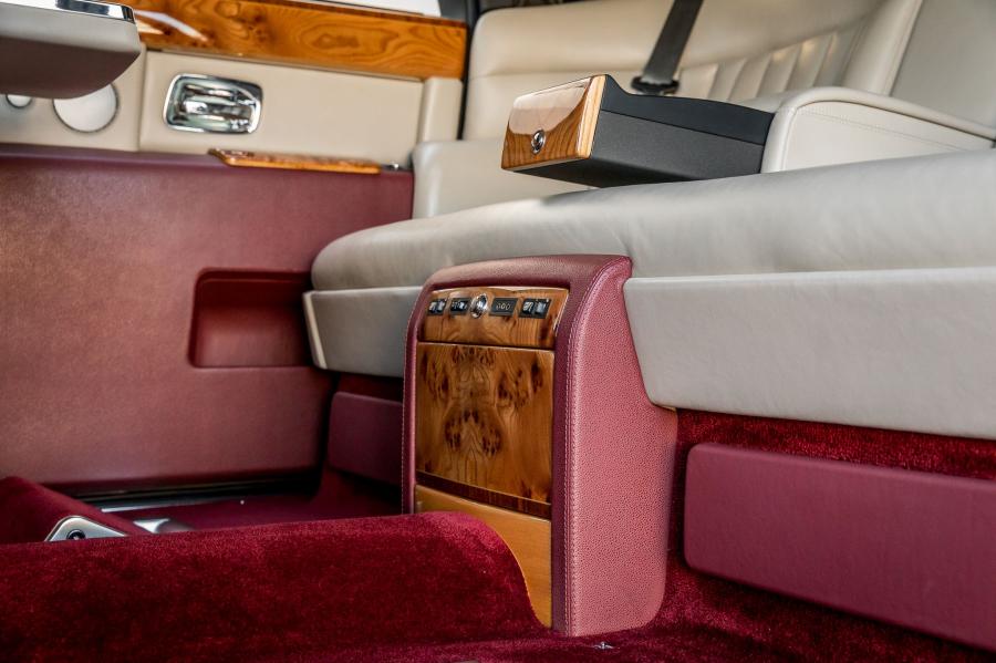 Интерьер Rolls-Royce Phantom EWB 2007 года  (NA) (фото 81 из 105)